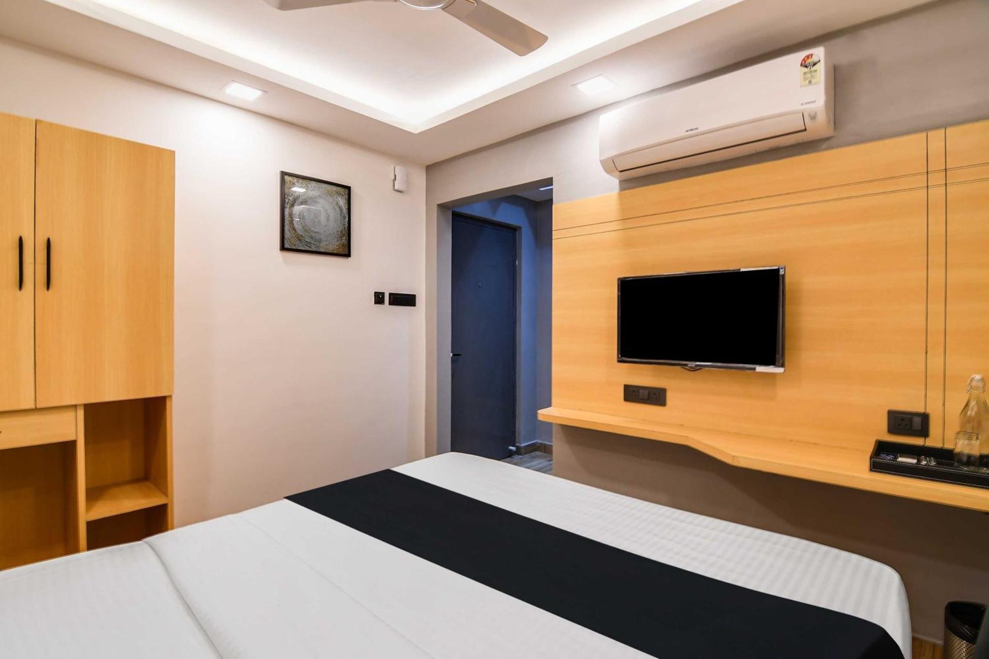 Super Townhouse Oak Sayhallo Ecstasy Bhubaneswar Exterior photo