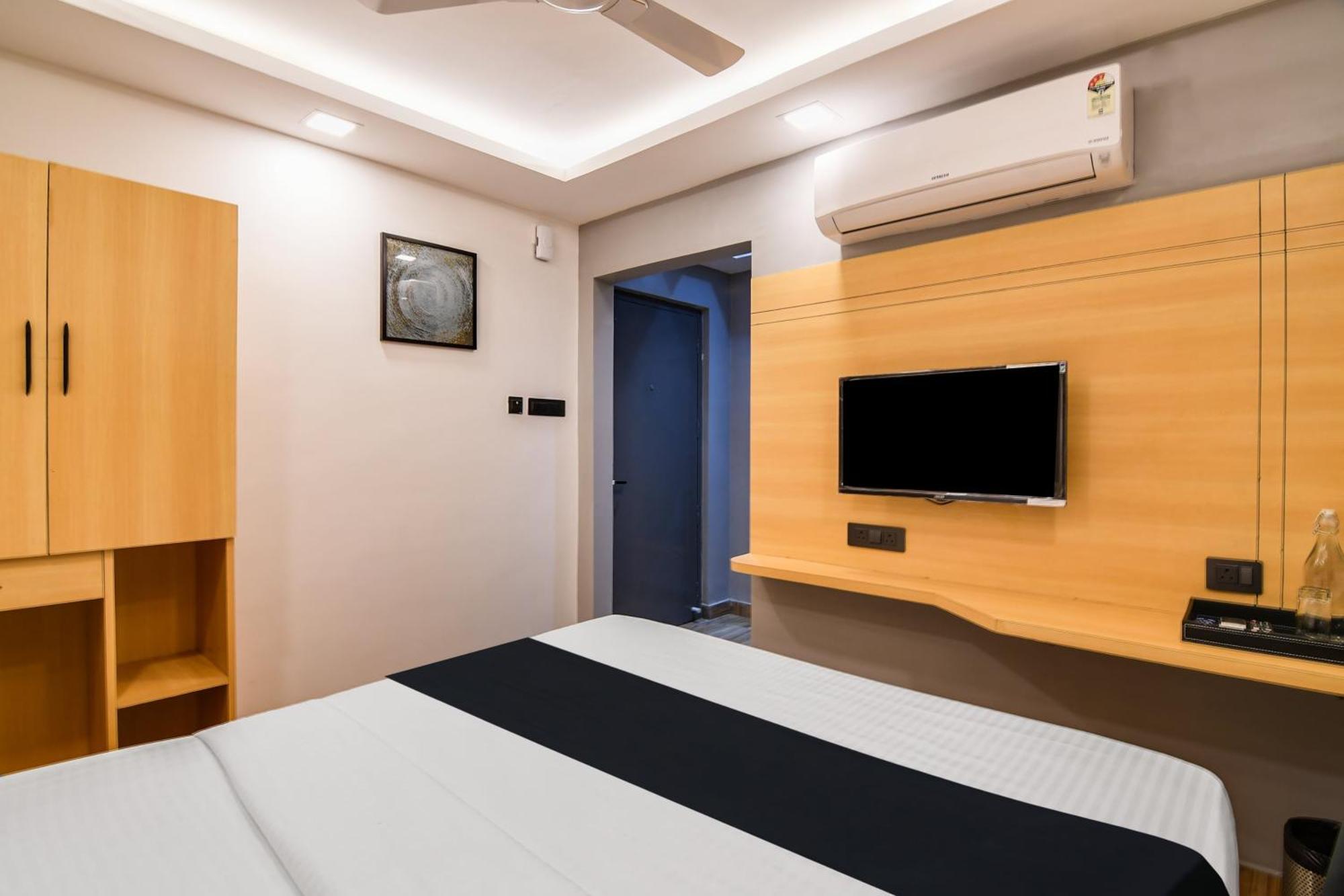 Super Townhouse Oak Sayhallo Ecstasy Bhubaneswar Exterior photo