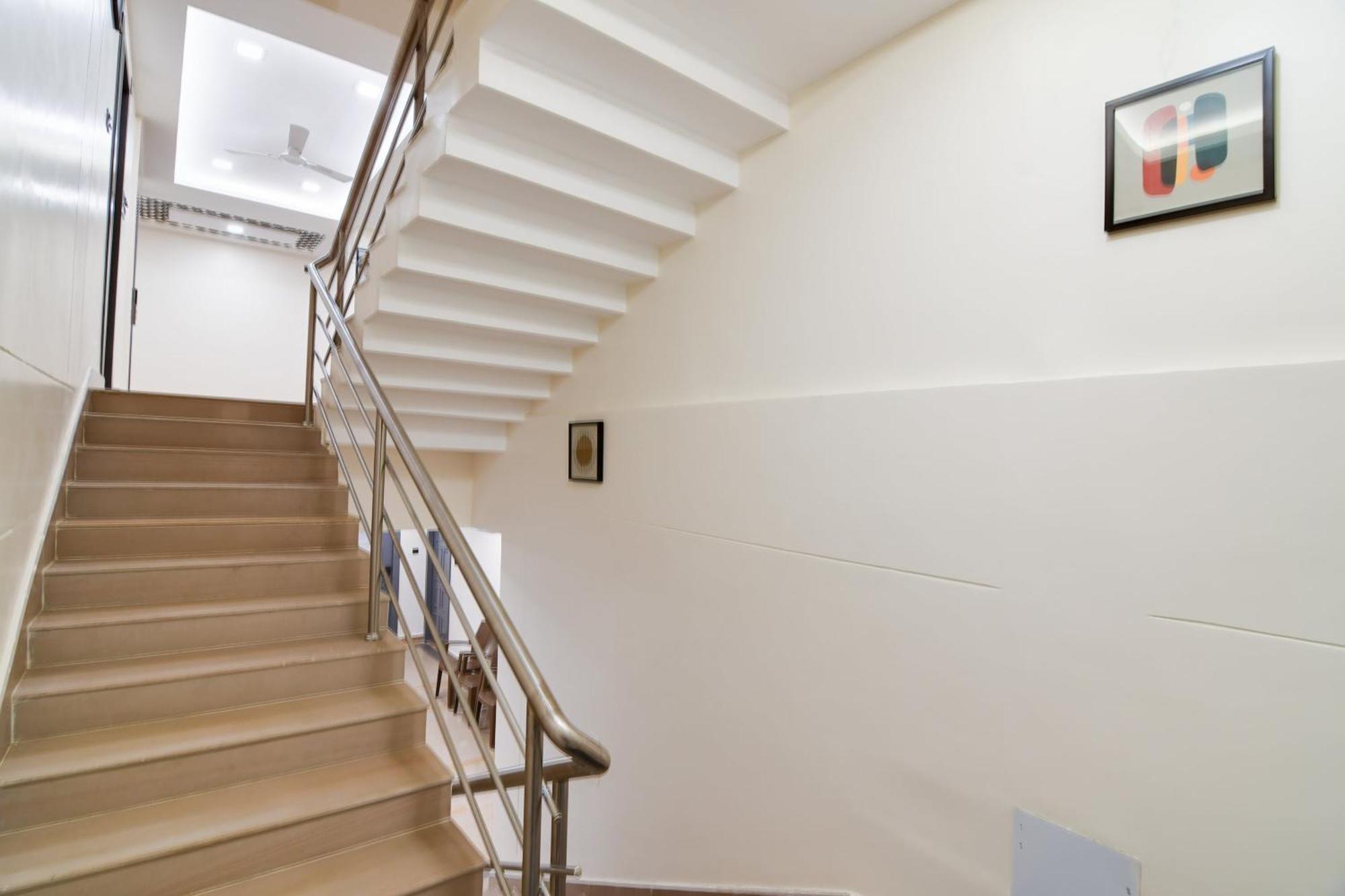 Super Townhouse Oak Sayhallo Ecstasy Bhubaneswar Exterior photo