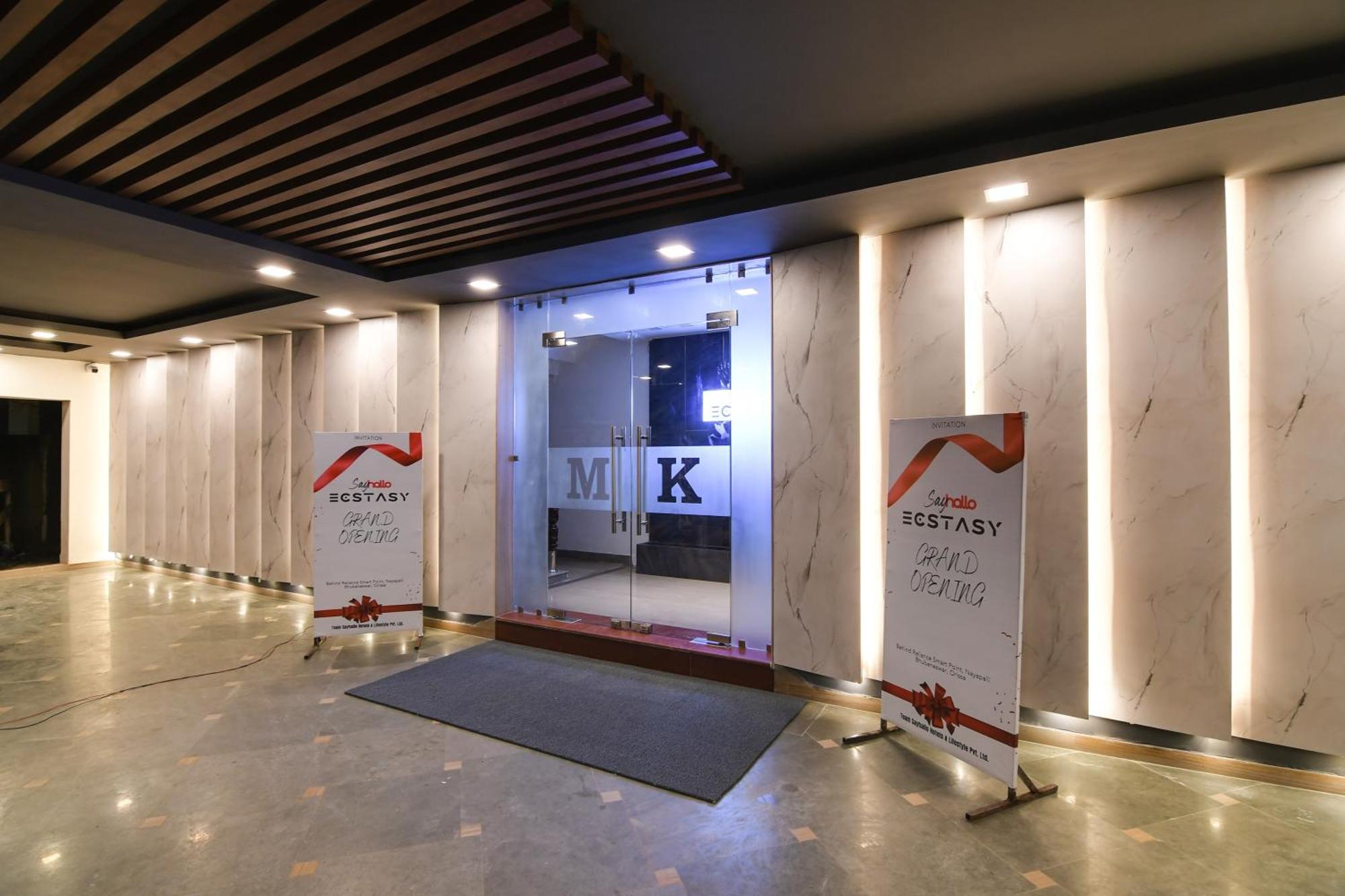 Super Townhouse Oak Sayhallo Ecstasy Bhubaneswar Exterior photo