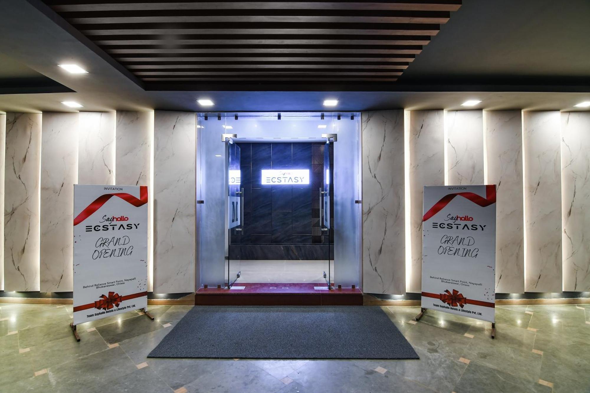 Super Townhouse Oak Sayhallo Ecstasy Bhubaneswar Exterior photo