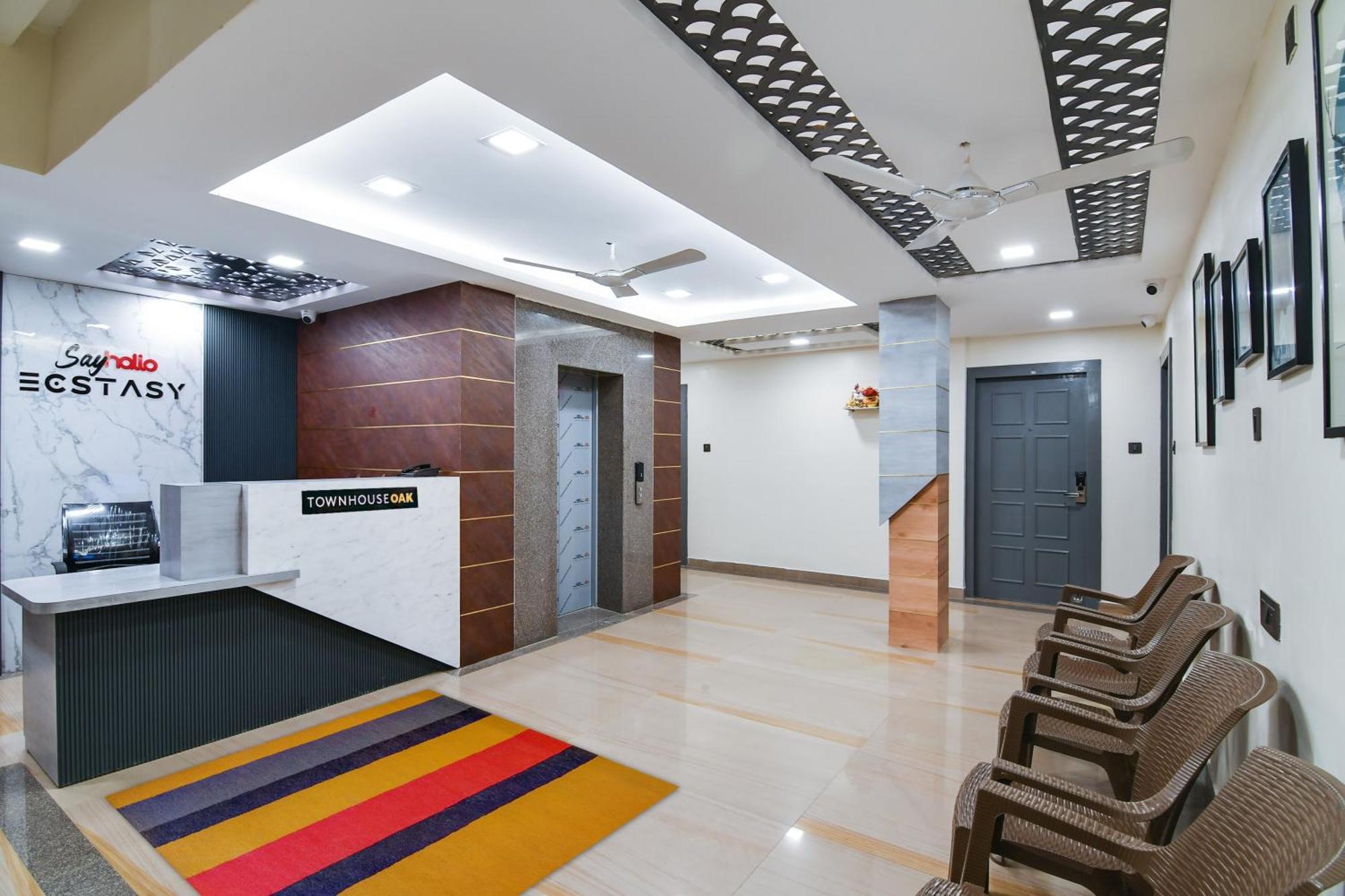 Super Townhouse Oak Sayhallo Ecstasy Bhubaneswar Exterior photo