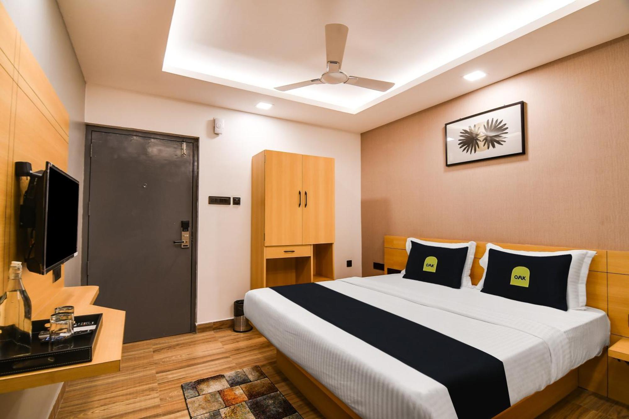 Super Townhouse Oak Sayhallo Ecstasy Bhubaneswar Exterior photo