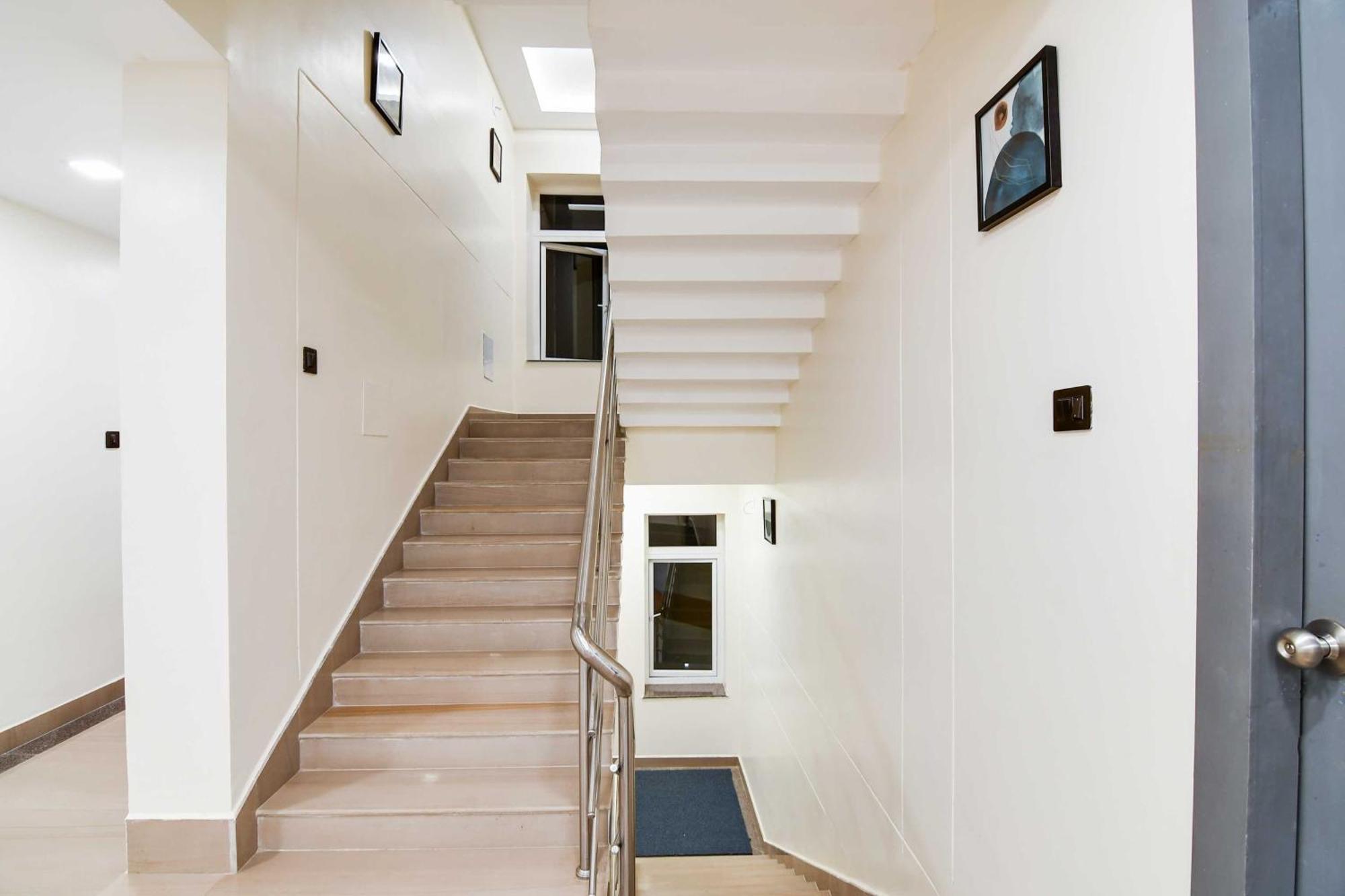 Super Townhouse Oak Sayhallo Ecstasy Bhubaneswar Exterior photo